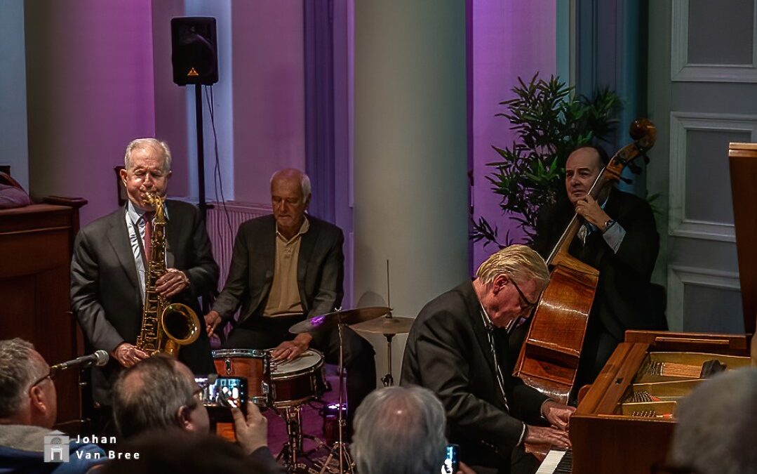 Jos van Beest ontving… saxofonist Scott Hamilton (USA)